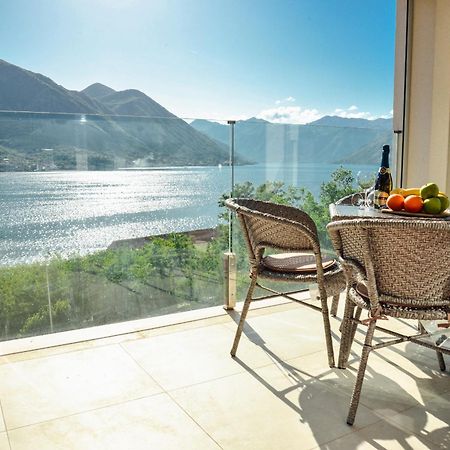 Sea View Apartment For 4 Kotor Exteriér fotografie