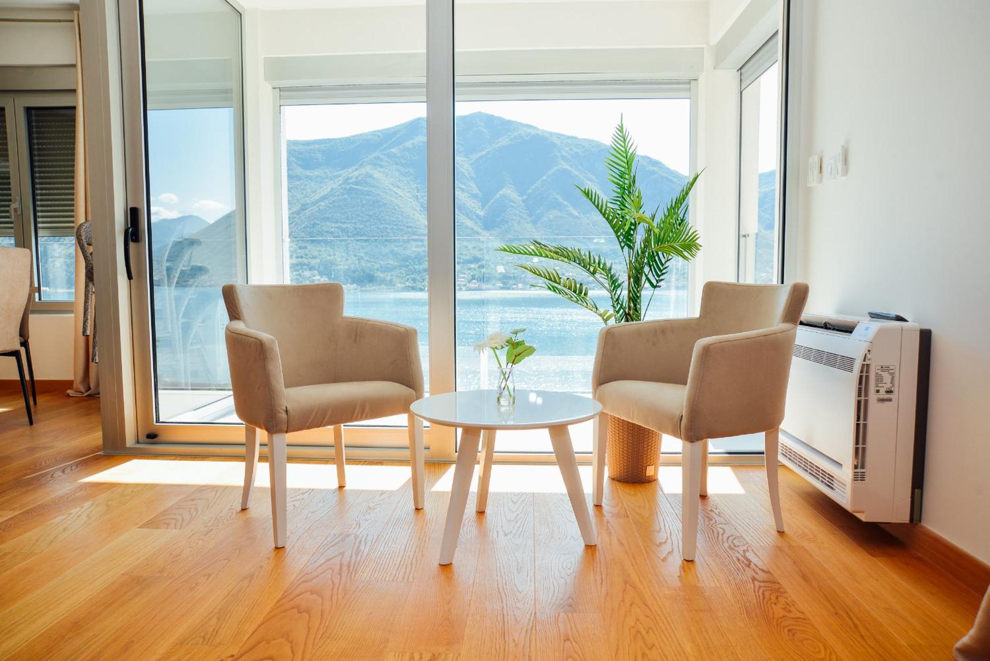 Sea View Apartment For 4 Kotor Exteriér fotografie
