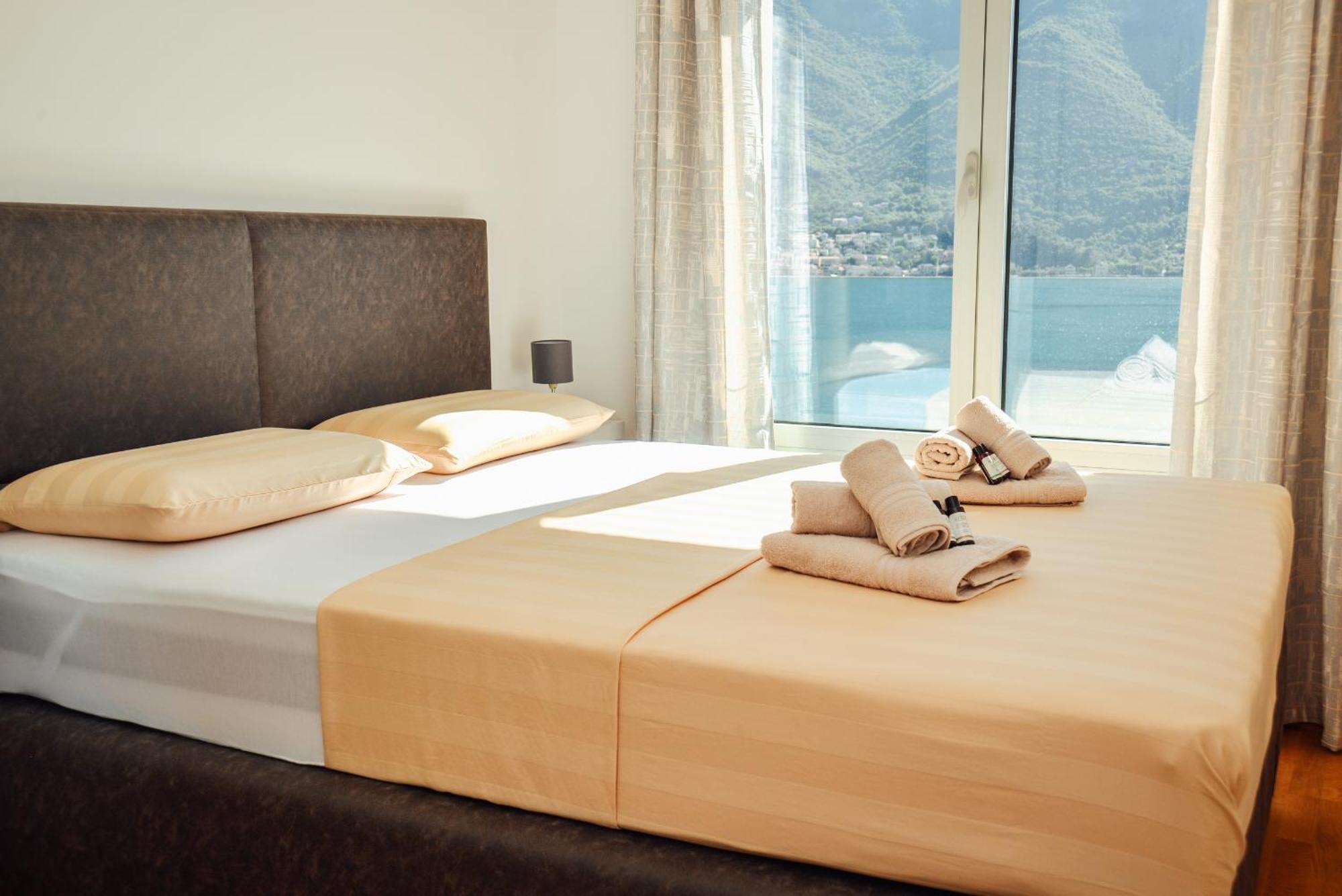 Sea View Apartment For 4 Kotor Exteriér fotografie