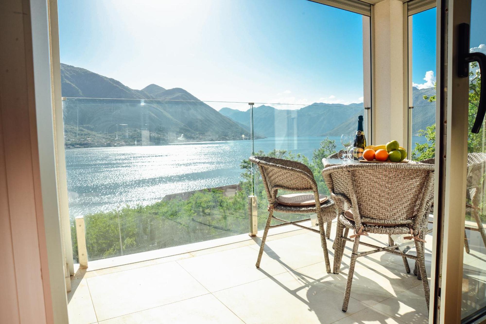 Sea View Apartment For 4 Kotor Exteriér fotografie