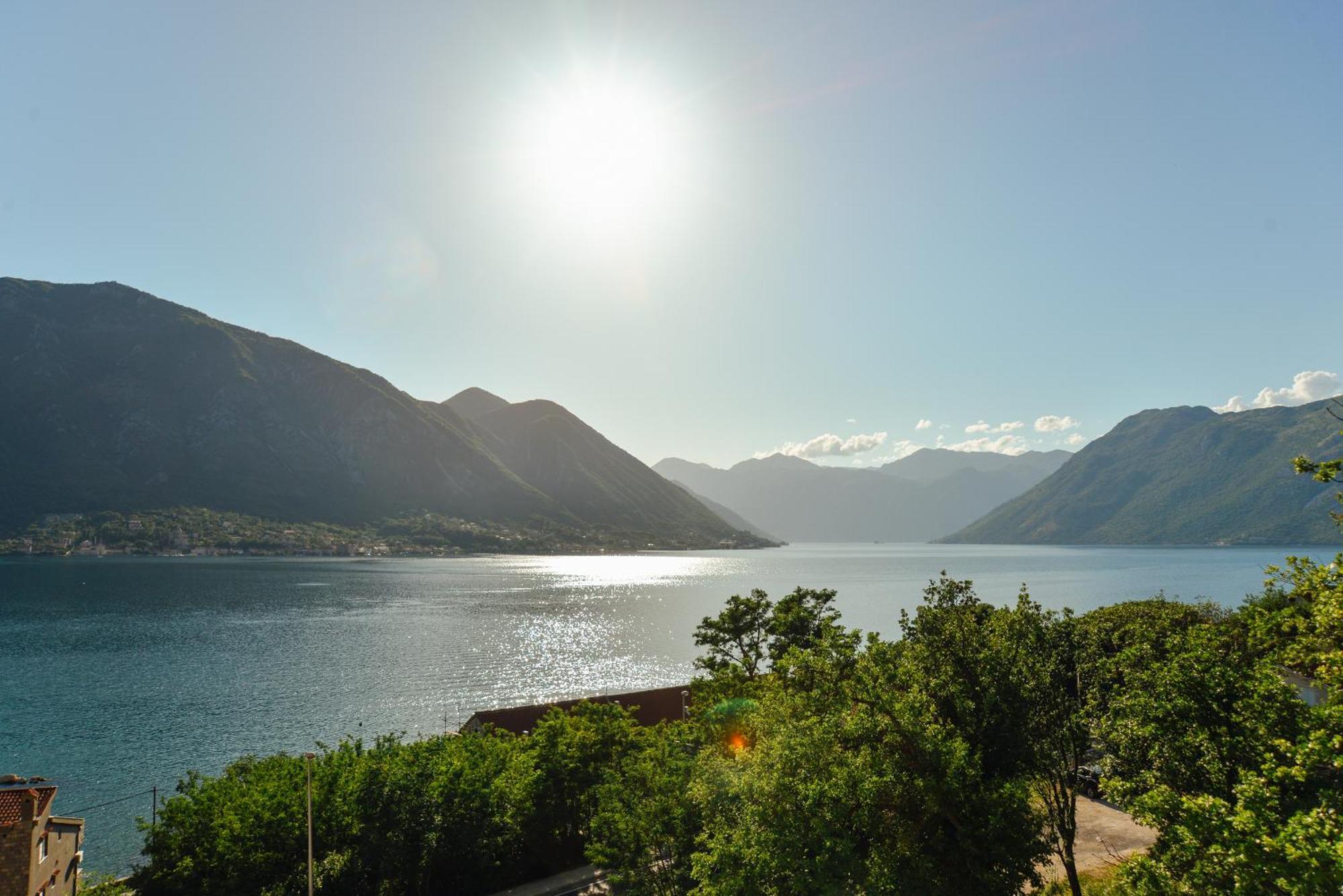 Sea View Apartment For 4 Kotor Exteriér fotografie