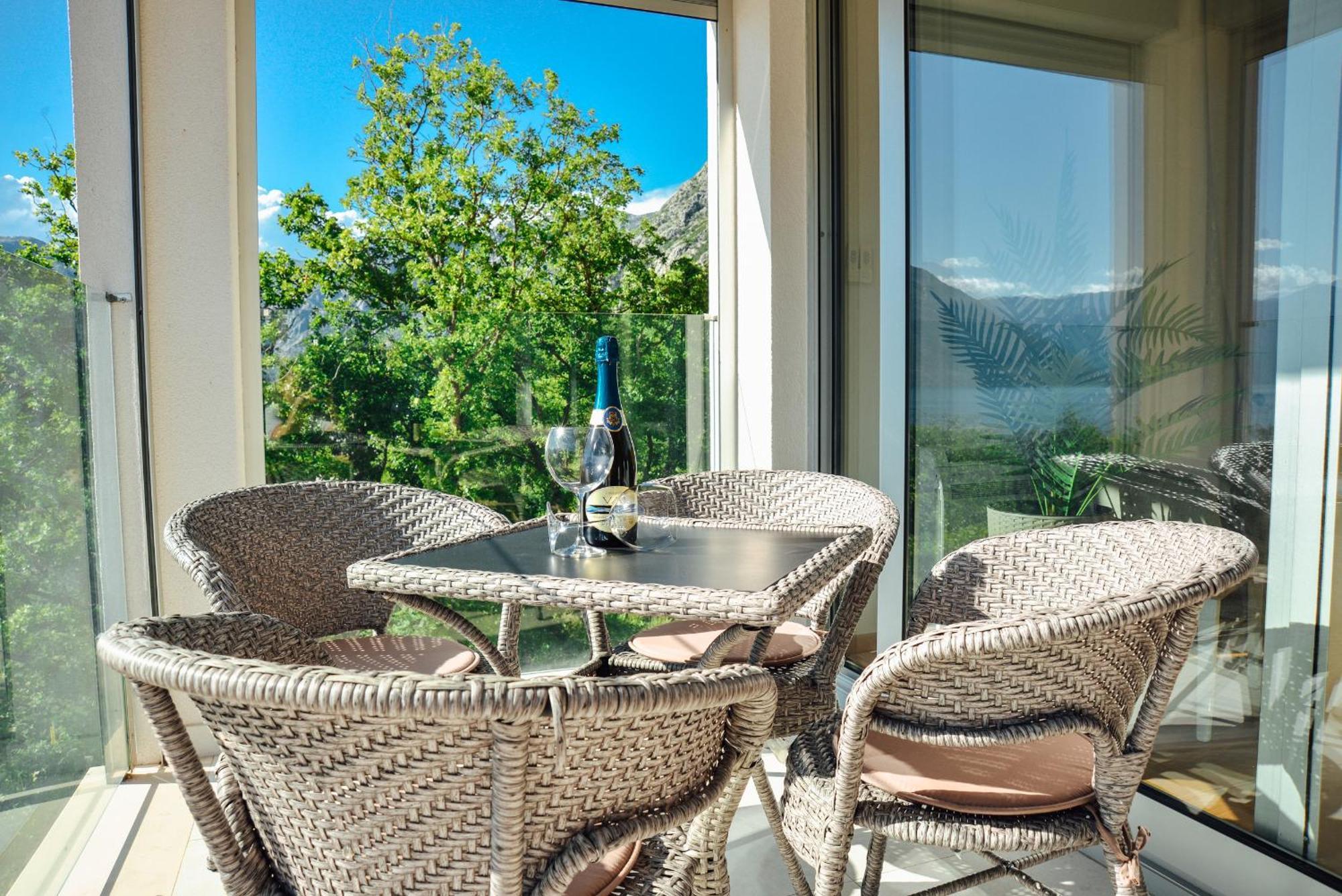 Sea View Apartment For 4 Kotor Exteriér fotografie