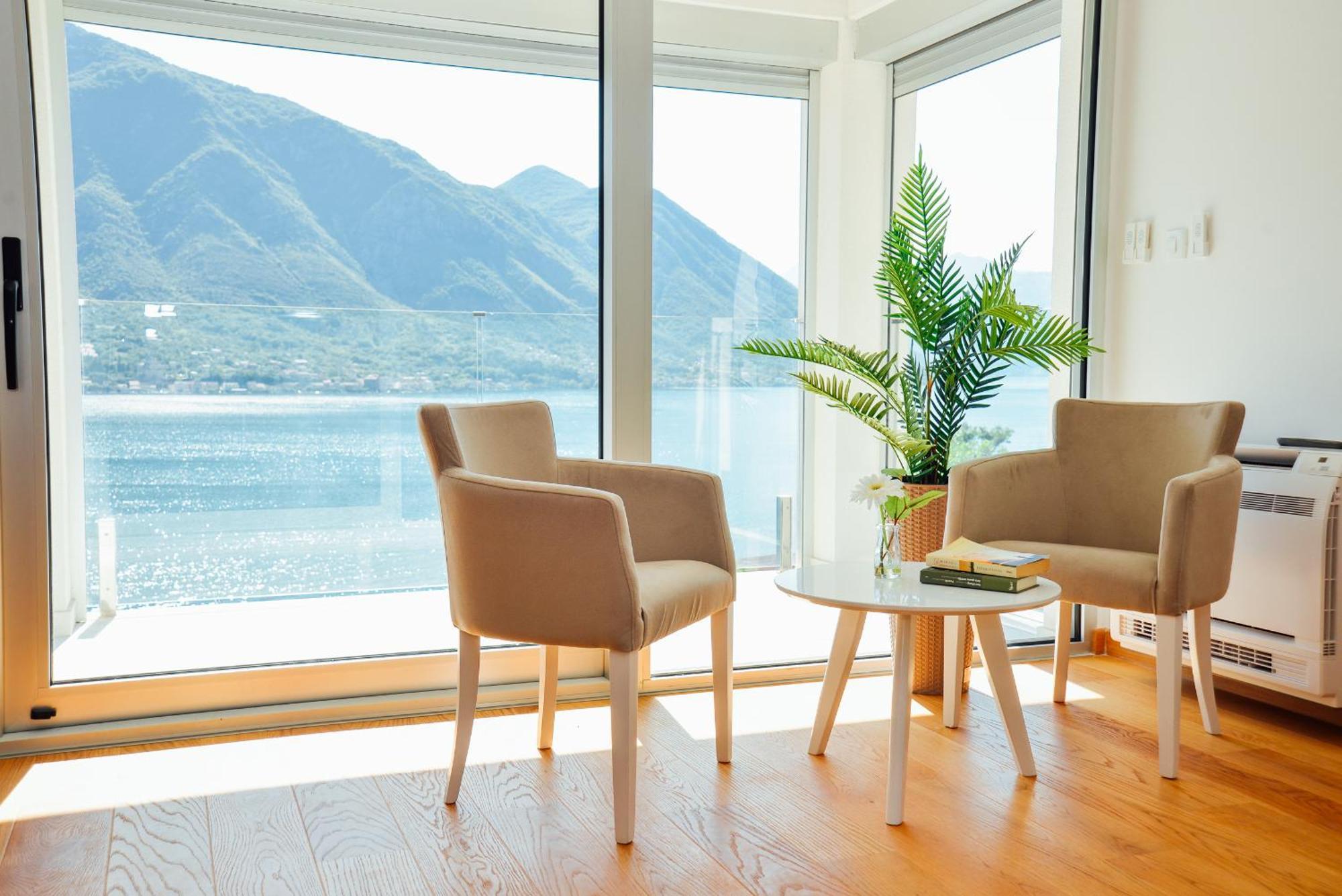 Sea View Apartment For 4 Kotor Exteriér fotografie